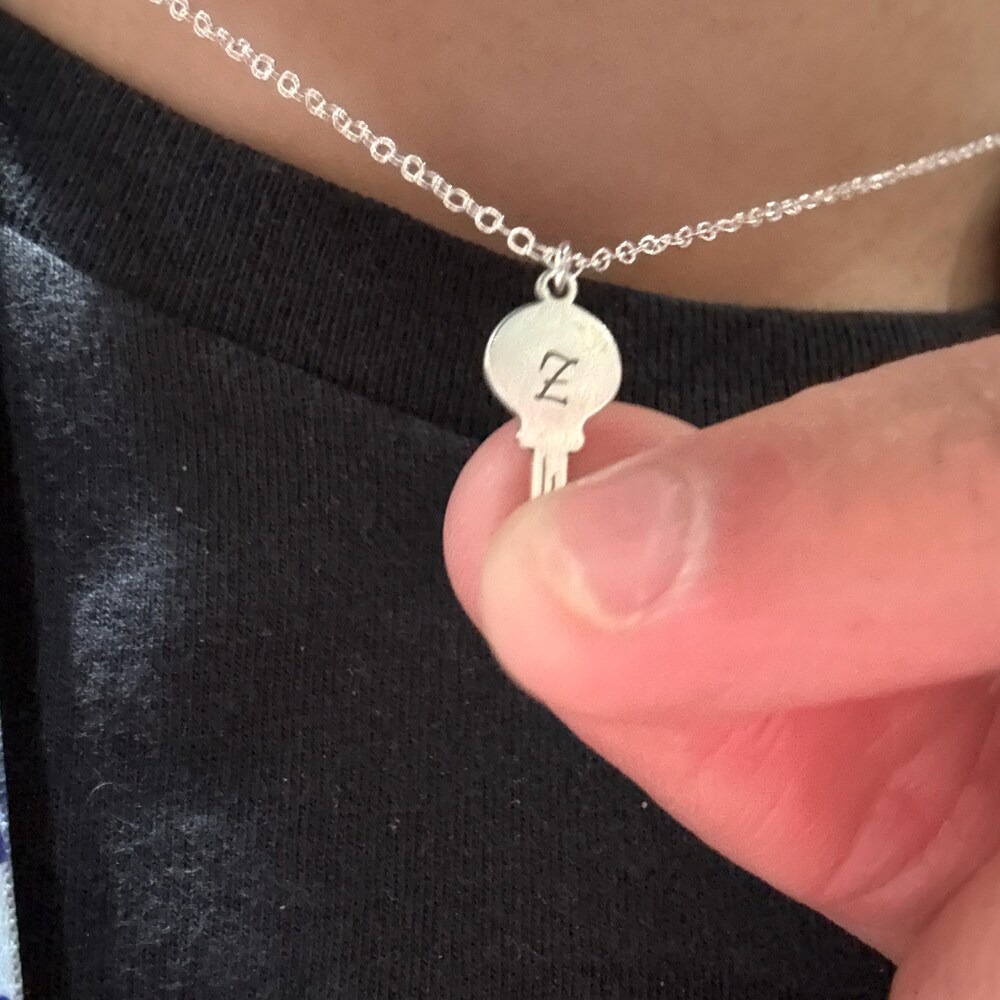 قلادة مفاتيح مخصصة أنيقة من ال - مراجعة Personal Alarm Keychain وسعره