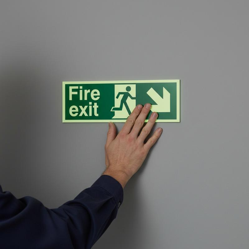 ملصق إشارة ممر الطوارئ المضيء  - مراجعة Emergency Exit Sign وسعره